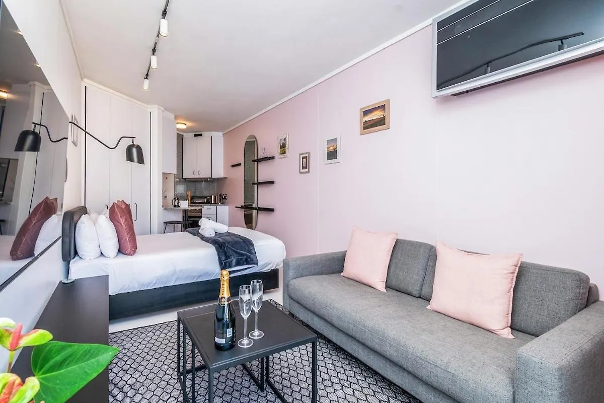 Seapoint Studio Apartment With View Of Lions Head. Cape Town South Africa