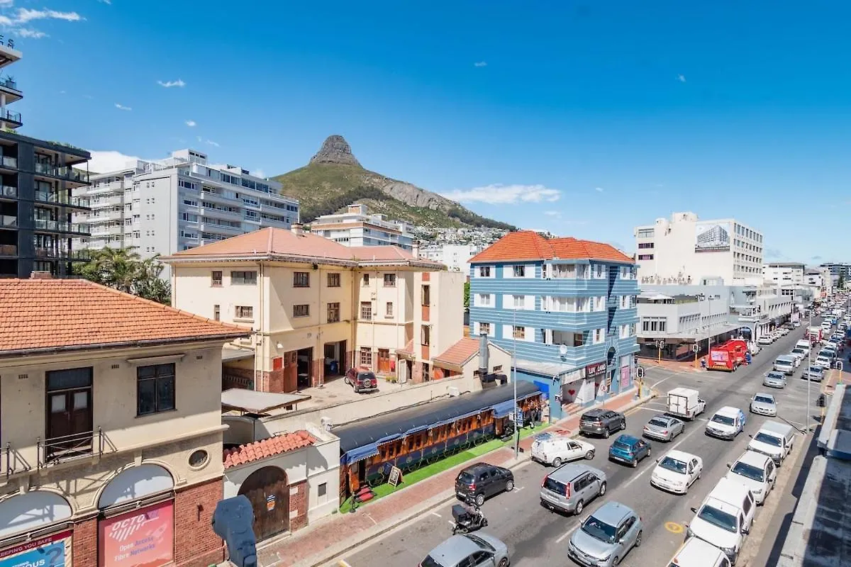 Seapoint Studio Apartment With View Of Lions Head. Cape Town
